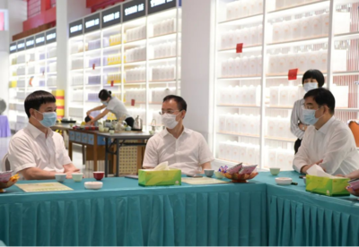 泉州市农业农村局局长蔡龙群到日春总部开展人才工作调研